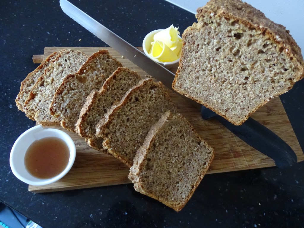 Soda Bread, slices, chopping board, knife