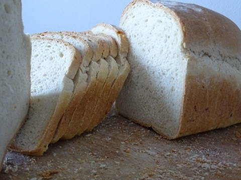 white bread, slices, chopping board