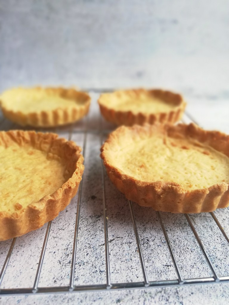 Image, Sweet pastry tart shells, cooling rack