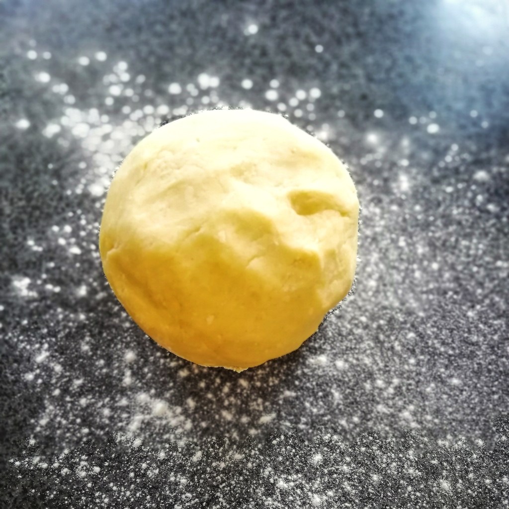 Image, floured work surface, Ball of sweet pastry